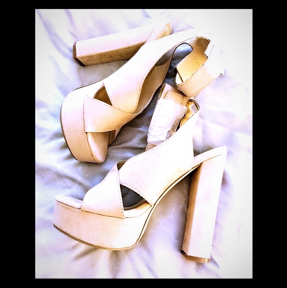 NWOT Gorgeous platform sandals